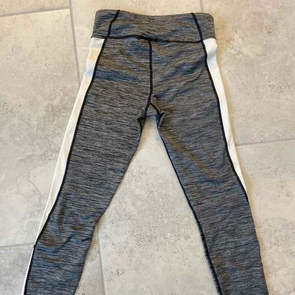 Under Armour workout leggings - Picture 2 of 2